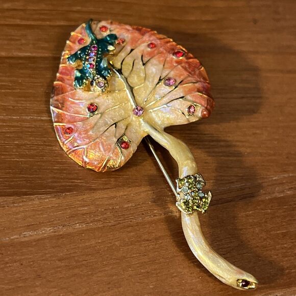 VINTAGE RARE GOLDTONE & ENAMELED LILY PAD WITH RHINESTONES FROG/LIZARD-BROOCH - Picture 2 of 6